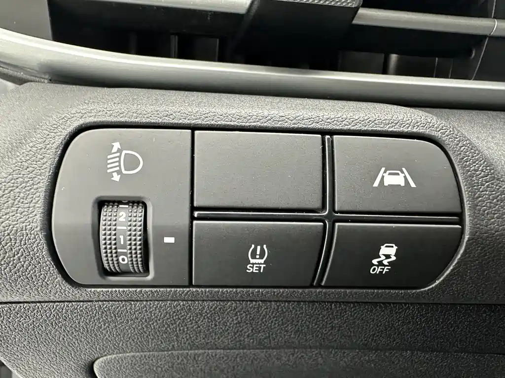 Hyundai Elantra 2023 — фото 14