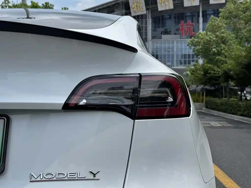 Tesla Model Y 2023 — фото 20