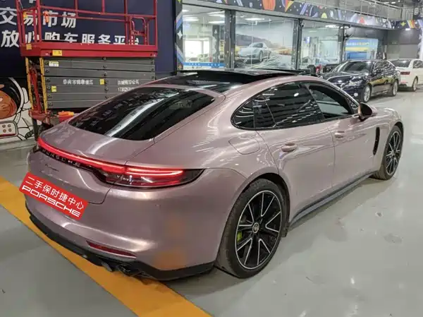 Porsche Panamera 2021
