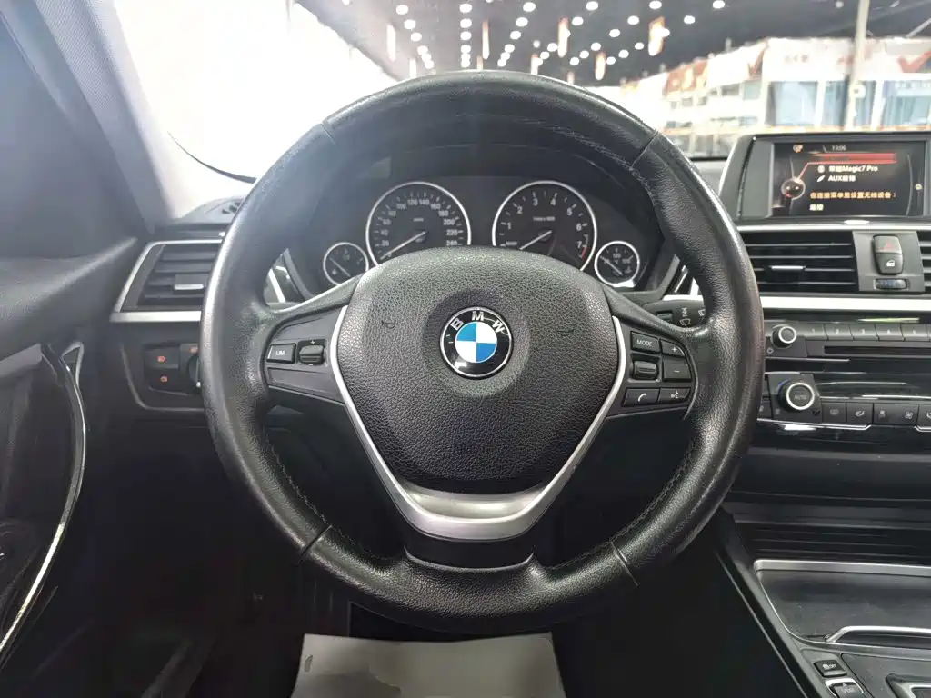 BMW 3 Series 2016 — фото 11