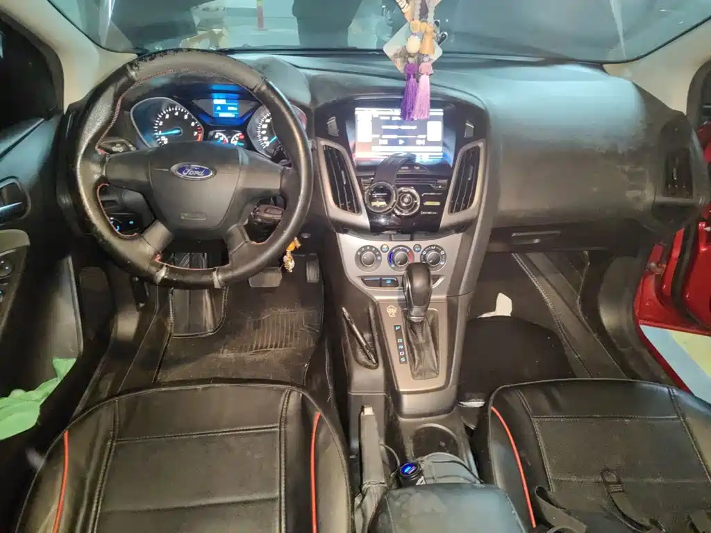 Ford Focus 2014 — фото 13