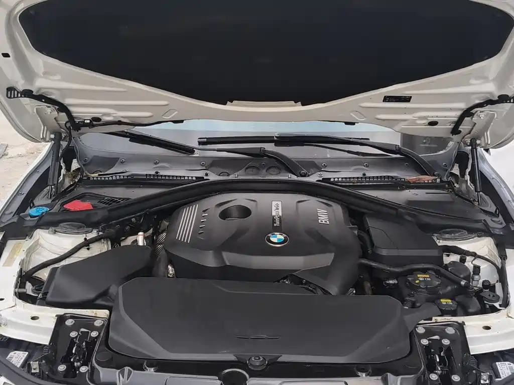 BMW 3 Series 2017 — фото 13