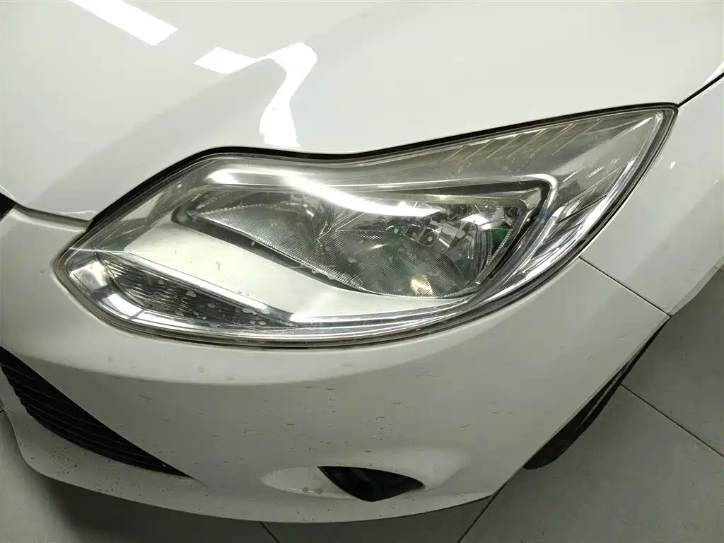 Ford Focus 2015 — фото 24