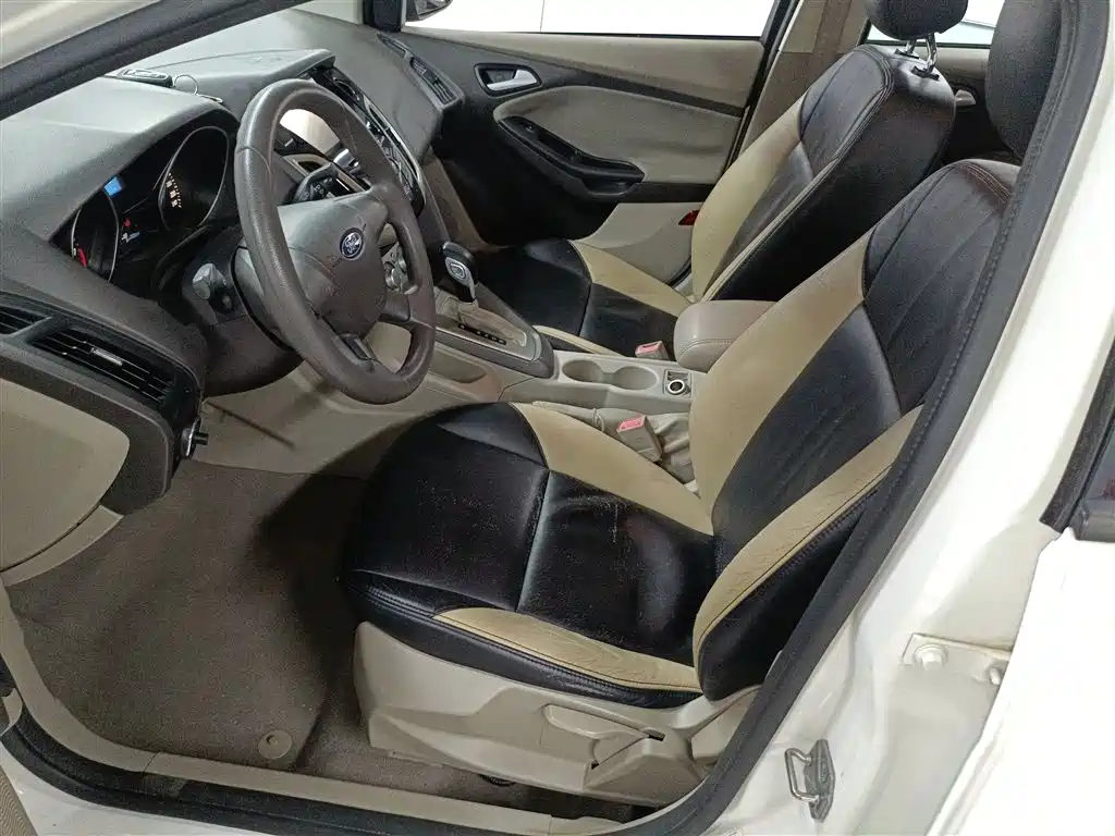 Ford Focus 2015 — фото 15