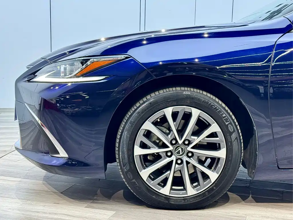Lexus ES 2022 — фото 27
