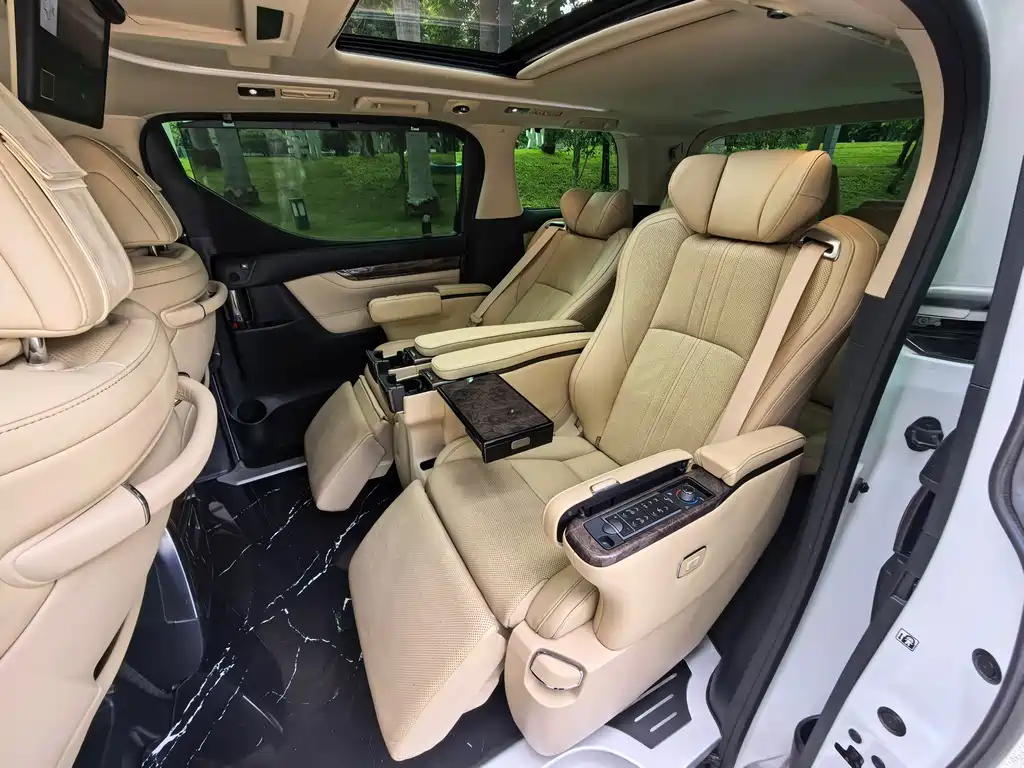 Toyota Alphard 2021 — фото 10