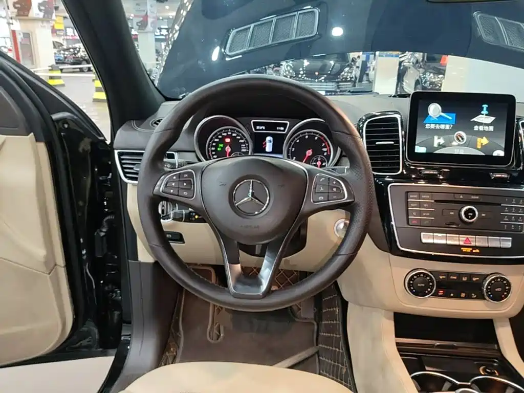 Mercedes-Benz GLE 2017 — фото 11