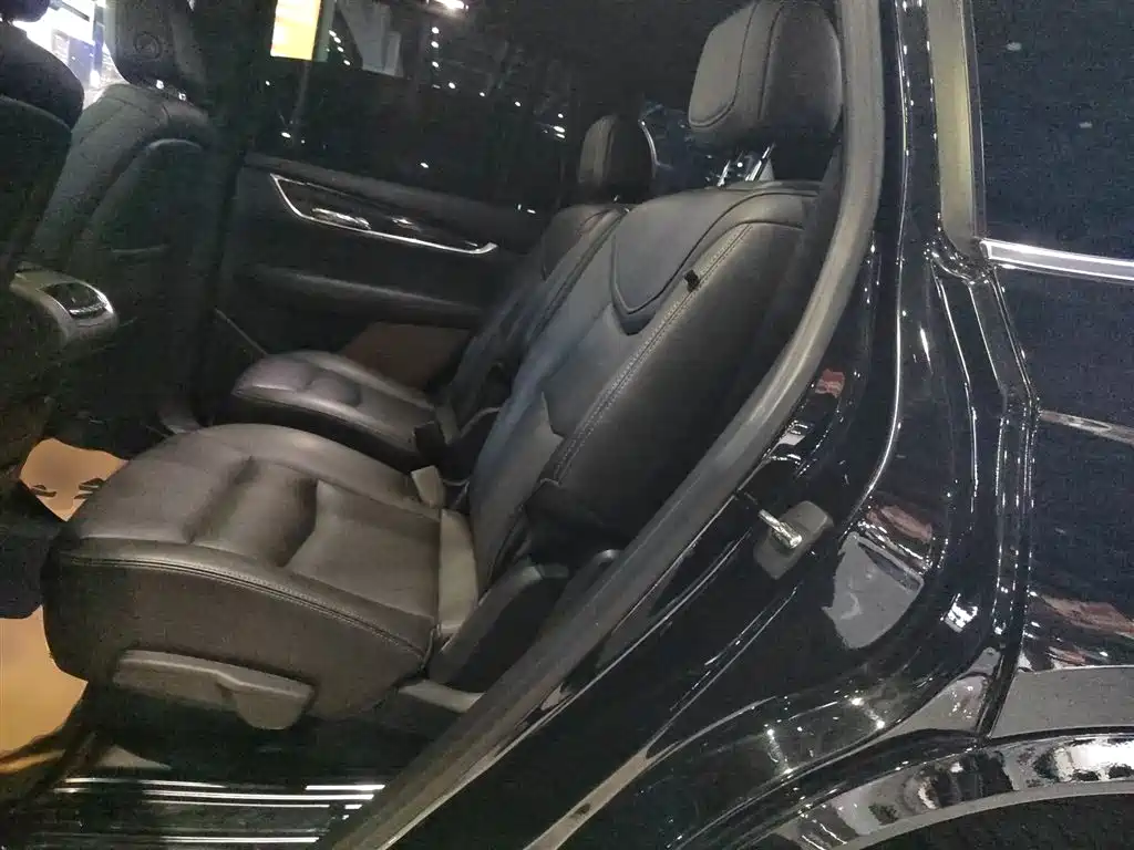 Cadillac XT6 2022 — фото 17