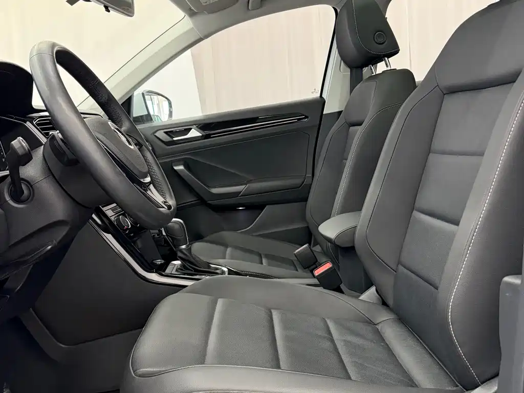 Volkswagen T-Roc 2022 — фото 8