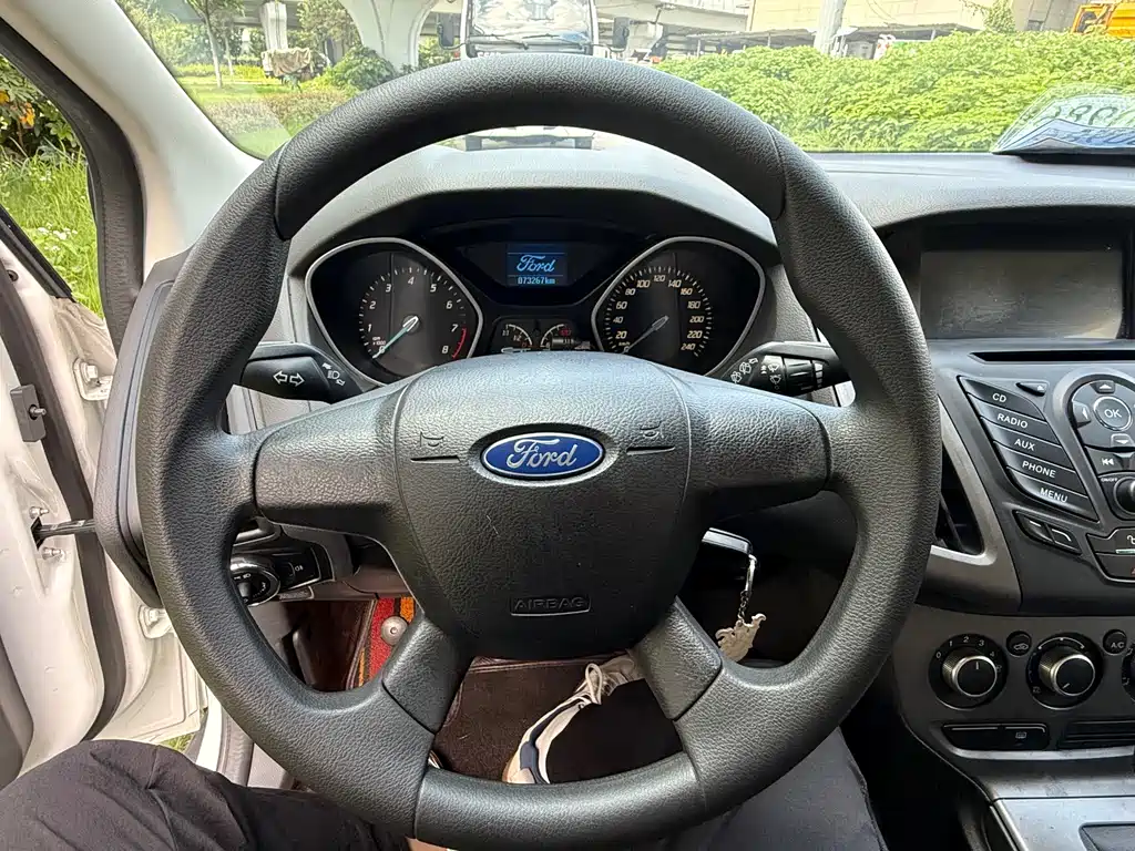 Ford Focus 2014 — фото 14