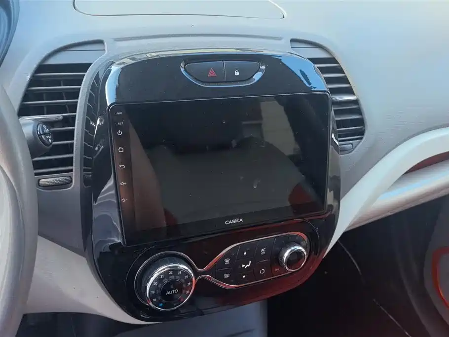 Renault Captur 2017 — фото 13