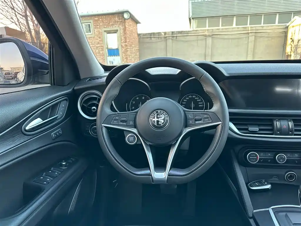 Alfa Romeo Stelvio 2018 — фото 22