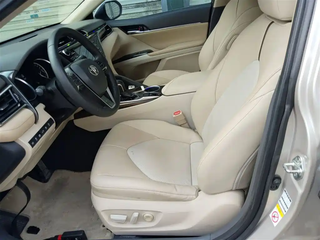 Toyota Camry 2018 — фото 15