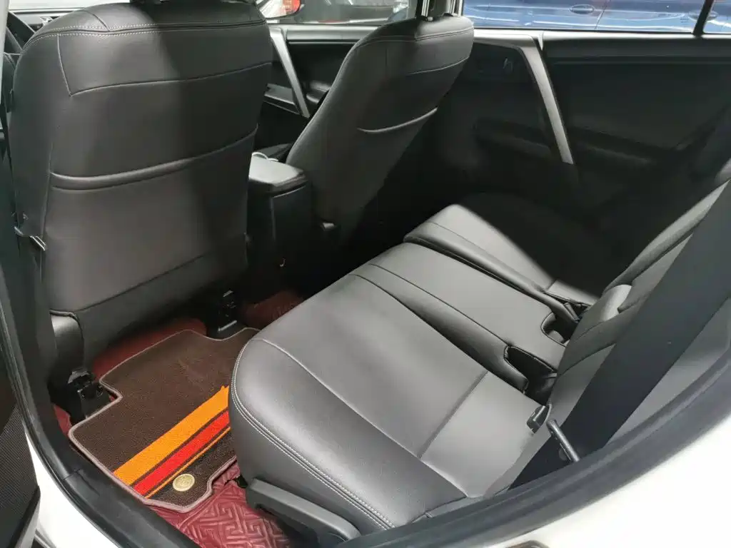 Toyota RAV4 2019 — фото 17