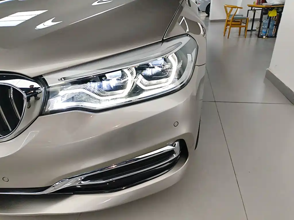BMW 5 Series New Energy 2020 — фото 18