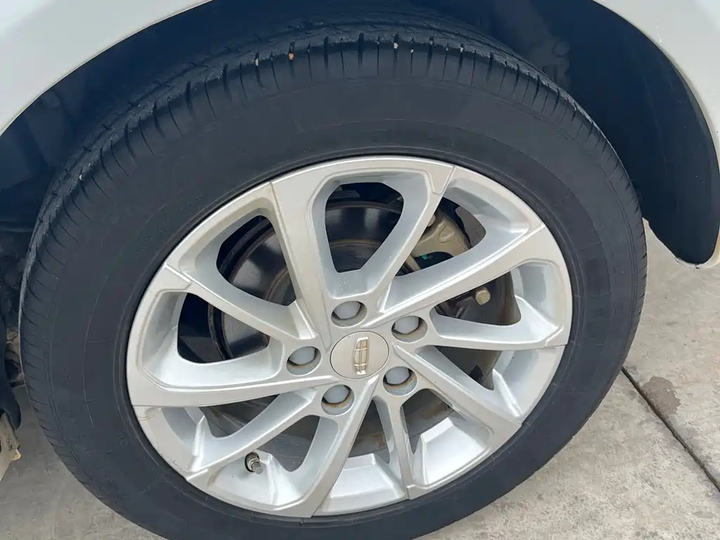 Geely Emgrand 2021 — фото 12