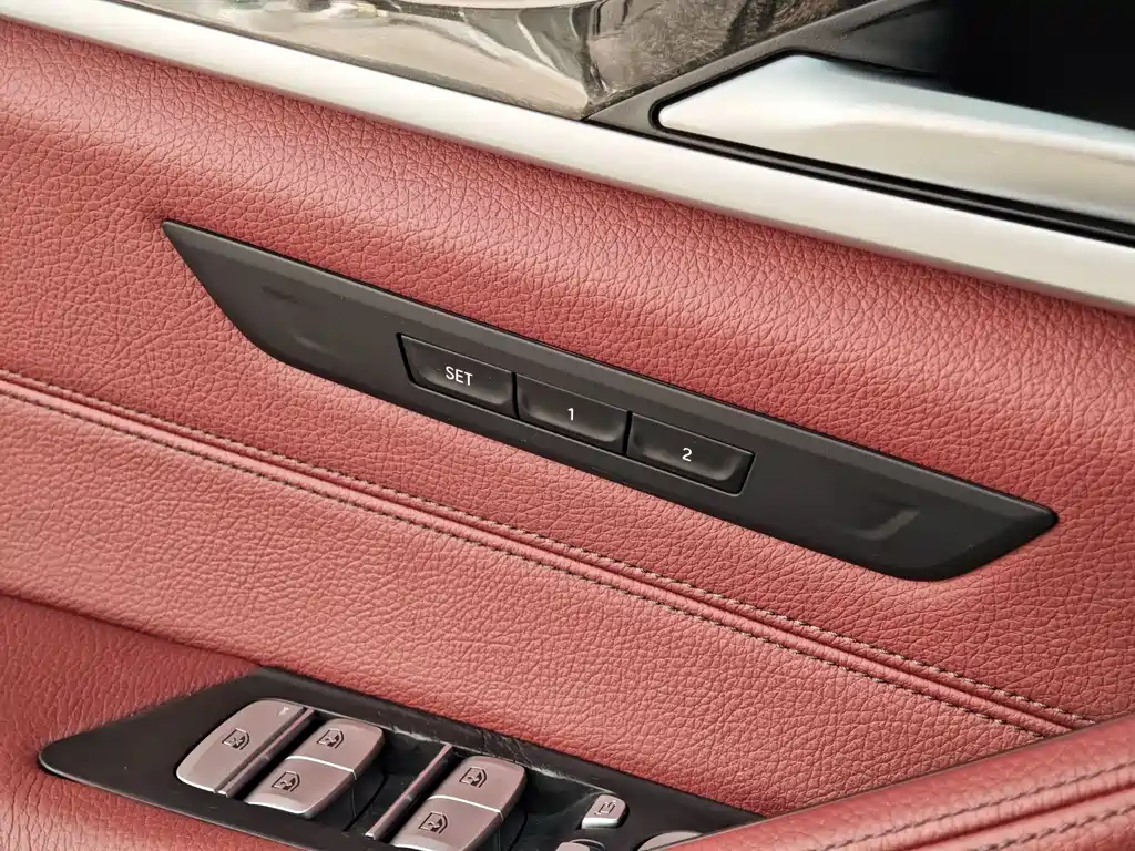 BMW 5 Series 2018 — фото 10
