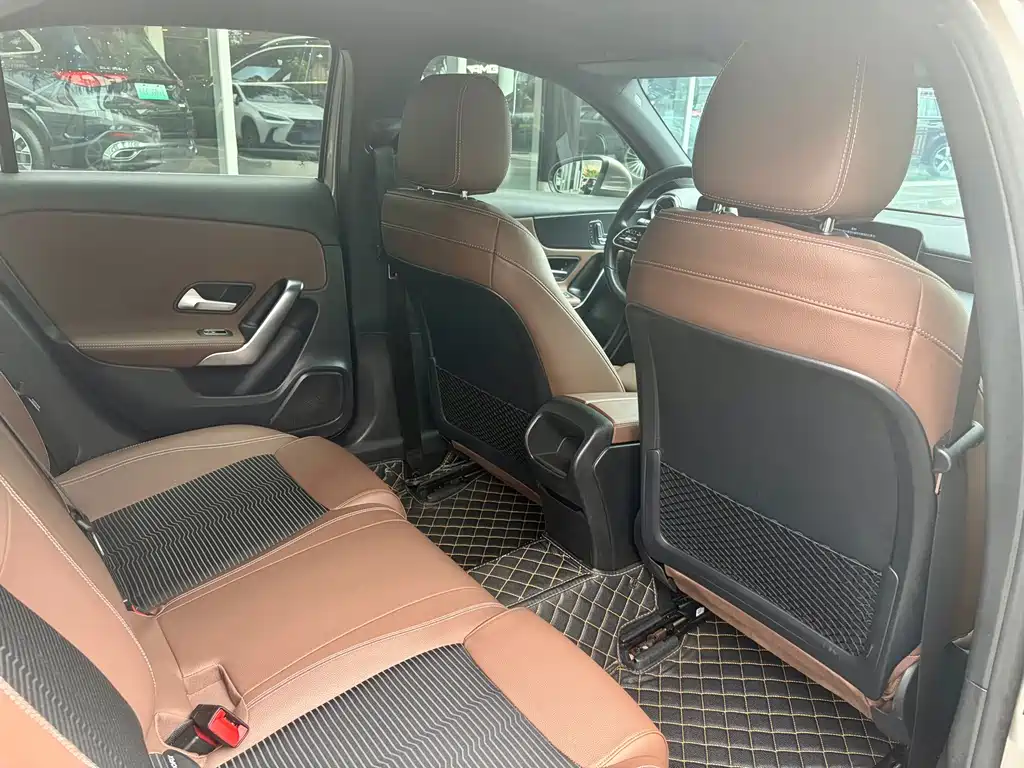 Mercedes-Benz A-Class 2019 — фото 15