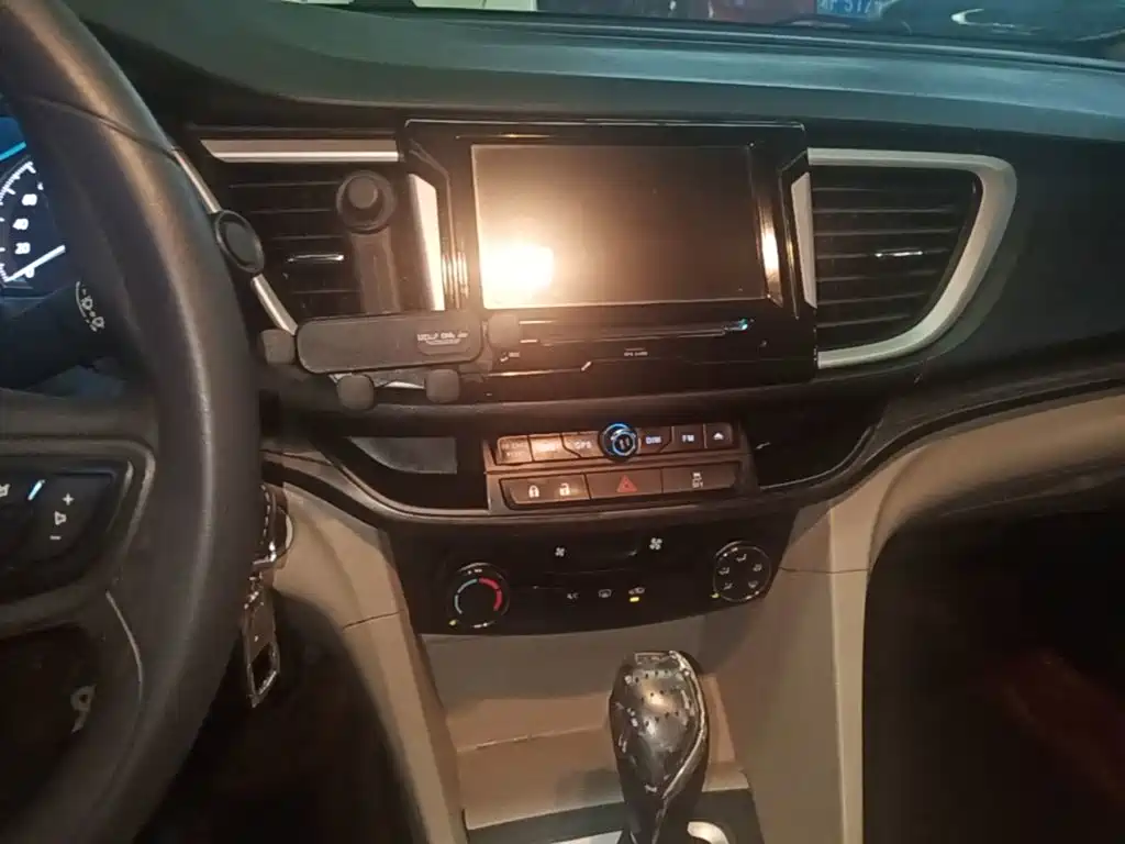 Buick Excelle 2016 — фото 10