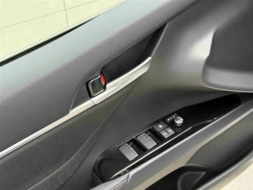 Toyota Camry 2024 — фото 18