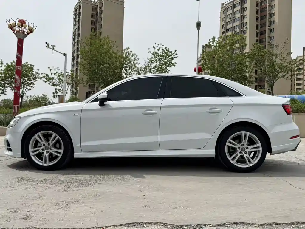 Audi A3 2019 — фото 12