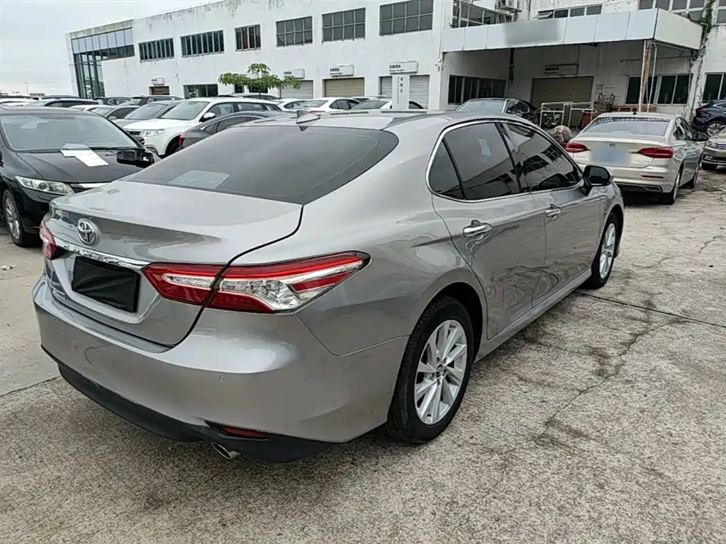 Toyota Camry 2021 — фото 7