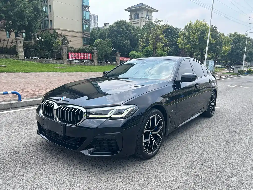 BMW 5 Series 2023 — фото 1