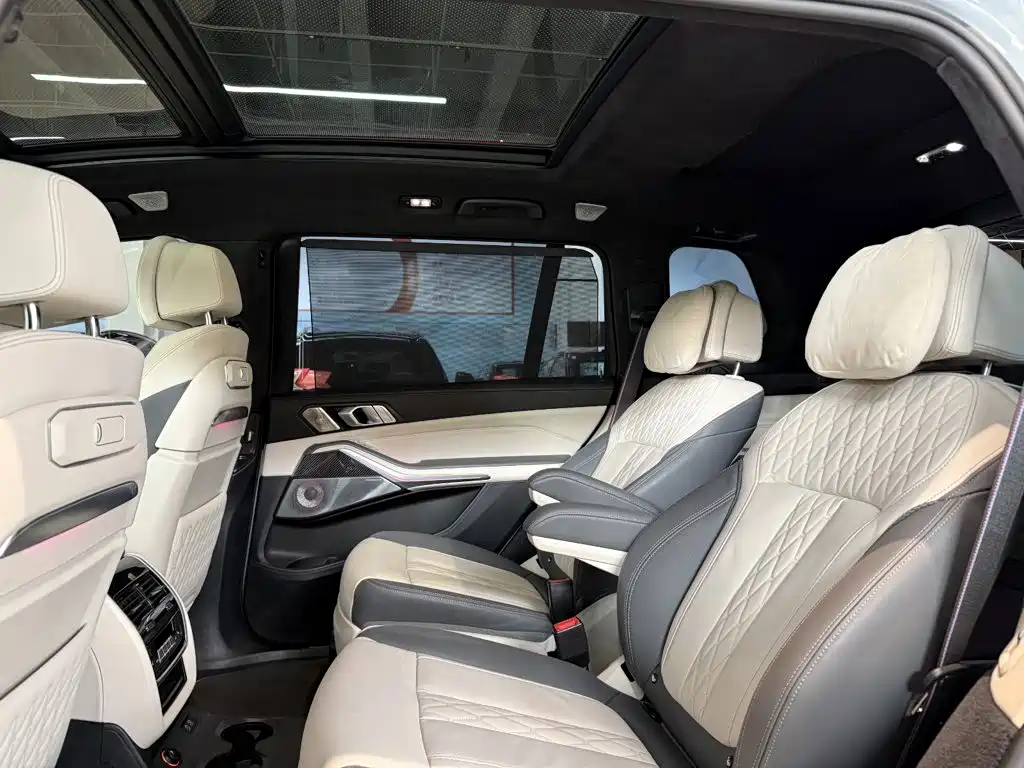 BMW X7 M60i 2023 — фото 25