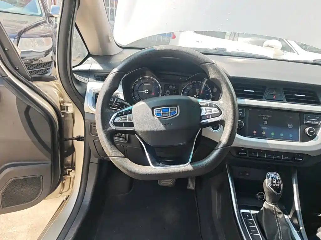 Geely Vision X3 2020 — фото 11