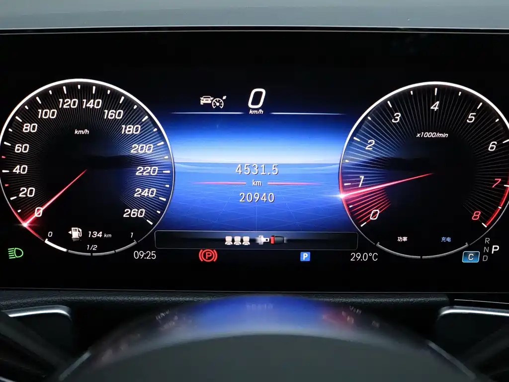 Mercedes-Benz GLB 2025 — фото 19