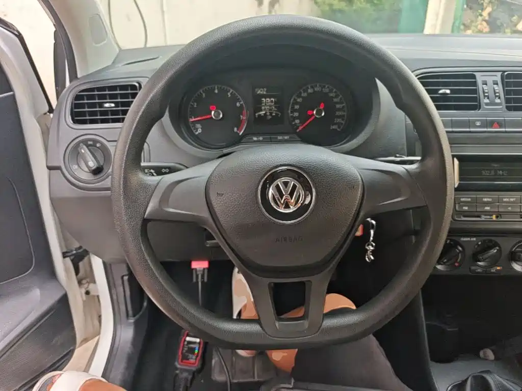Volkswagen Polo 2017 — фото 11