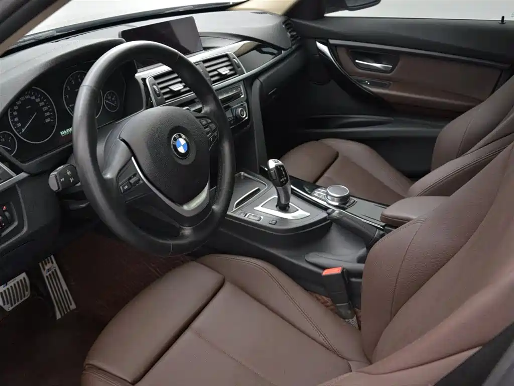 BMW 3 Series 2019 — фото 11