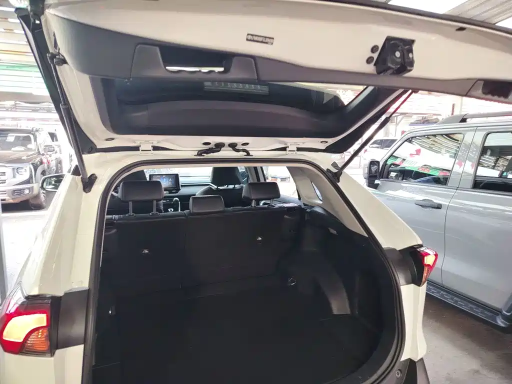 Toyota RAV4 2020 — фото 15