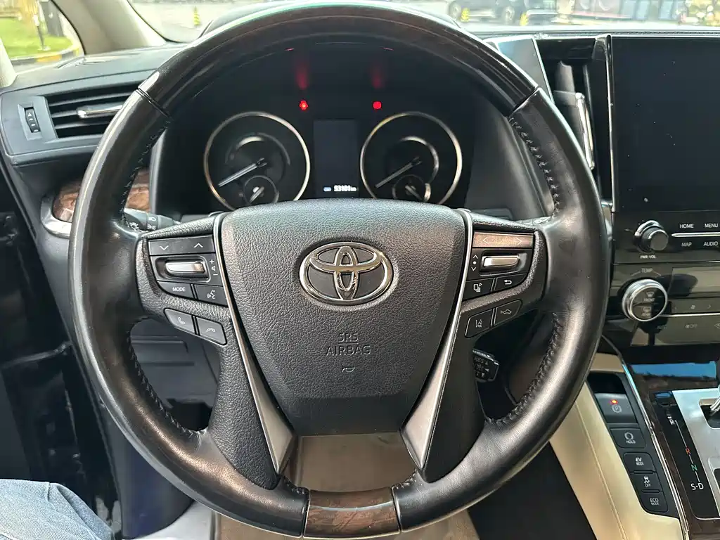 Toyota Alphard 2023 — фото 10