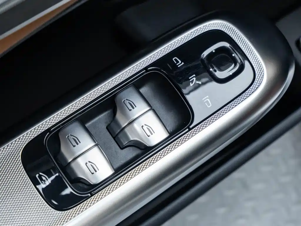Mercedes-Benz E-Class 2025 — фото 20