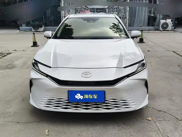 Toyota Camry 2025