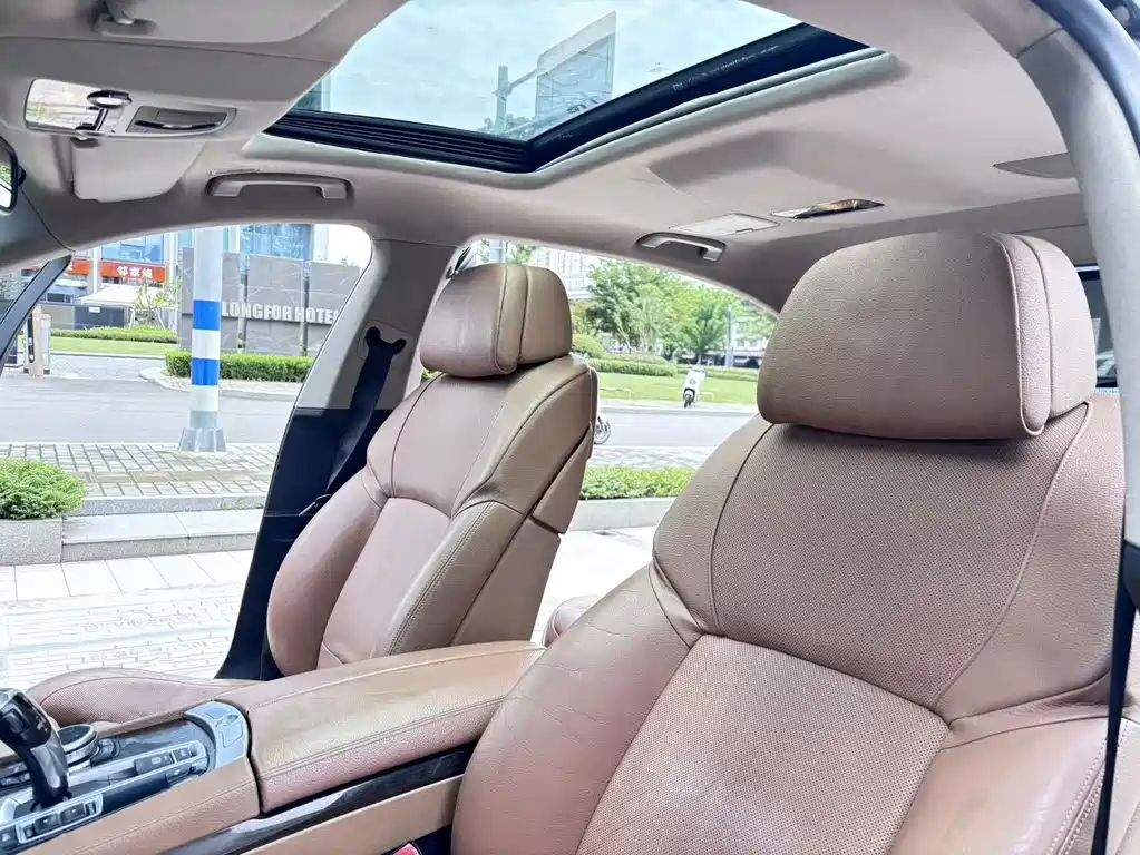 BMW 7 Series 2011 — фото 18