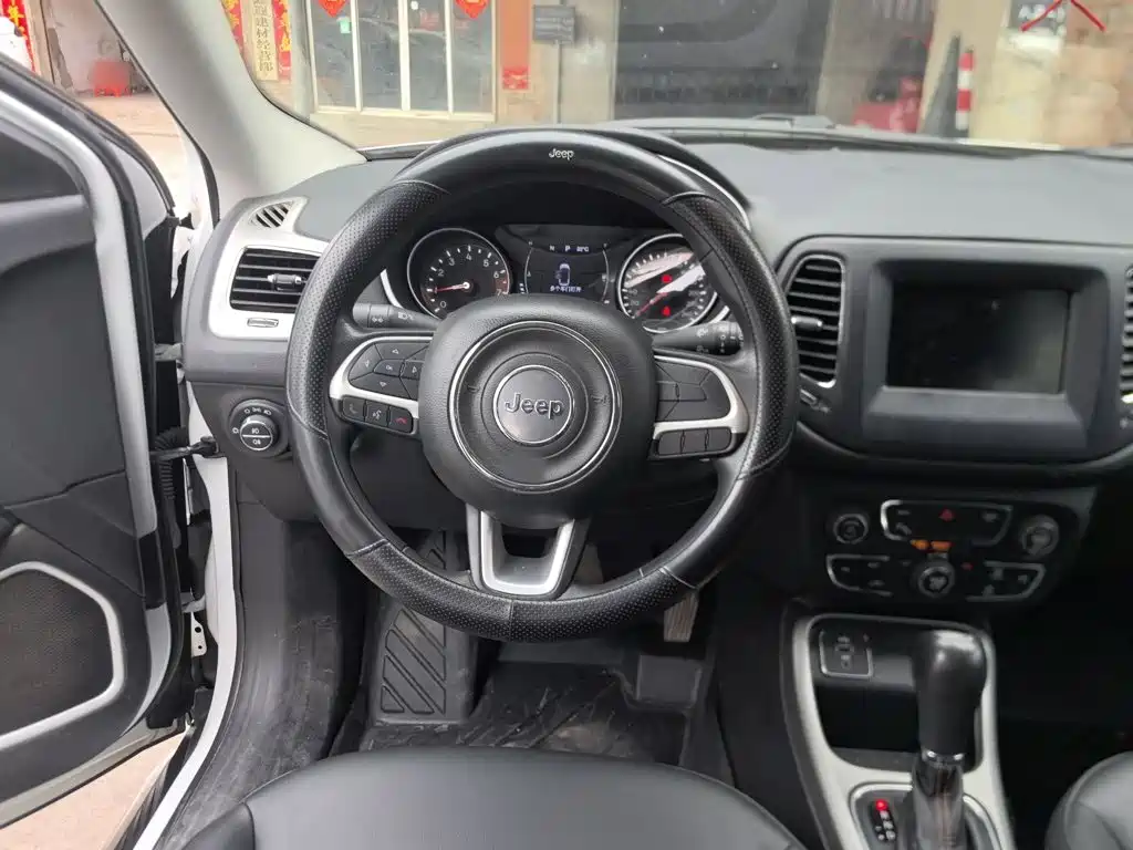 Jeep Compass 2019 — фото 11