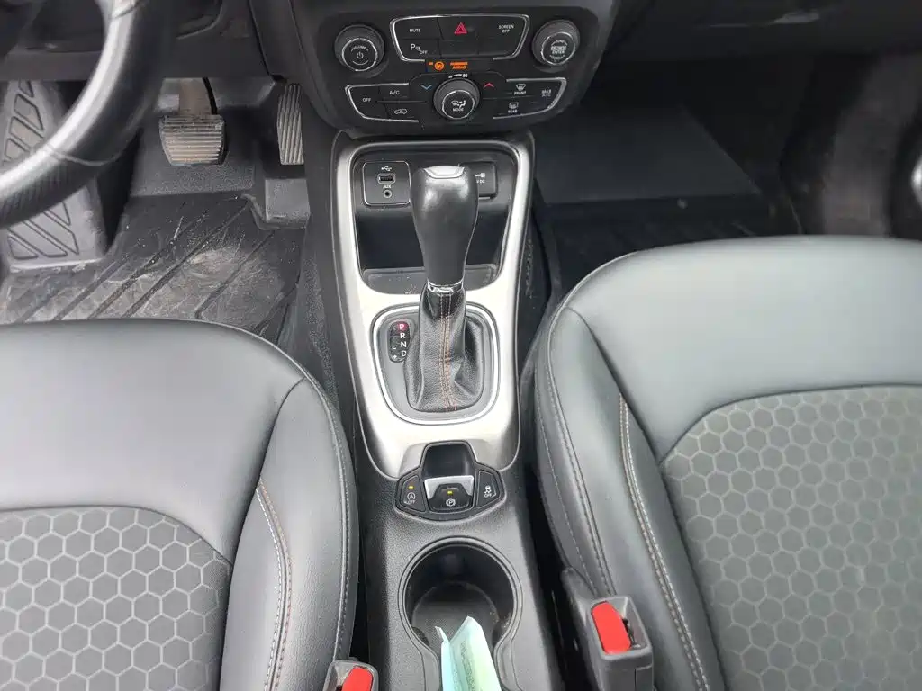 Jeep Compass 2019 — фото 14