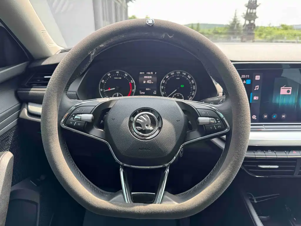 Skoda Octavia 2023 — фото 16