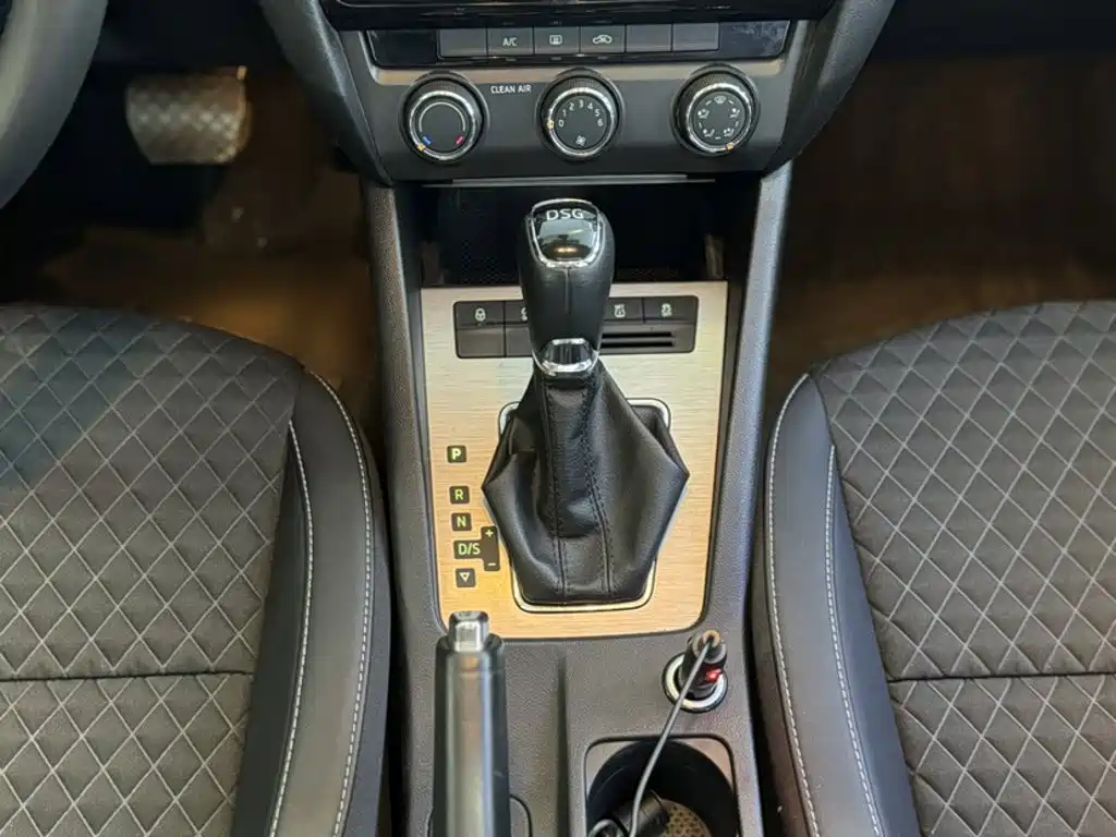 Skoda Octavia 2017 — фото 20