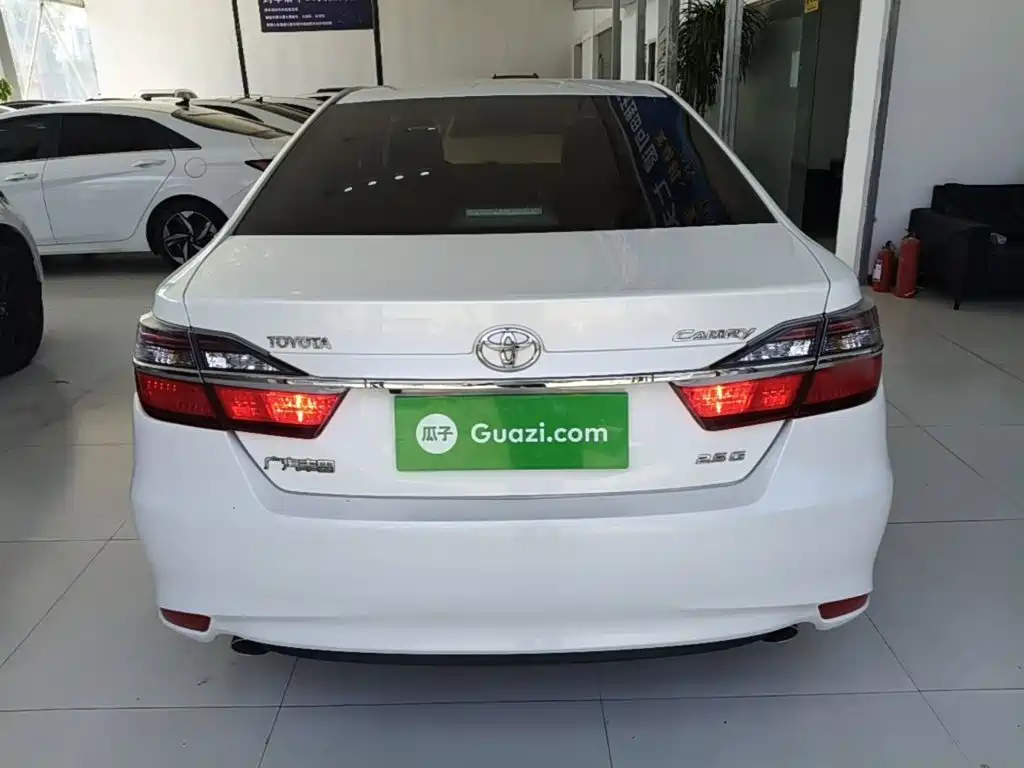 Toyota Camry 2015 — фото 6