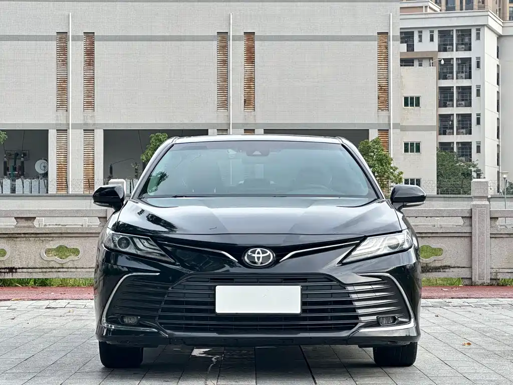 Toyota Camry 2022 — фото 2