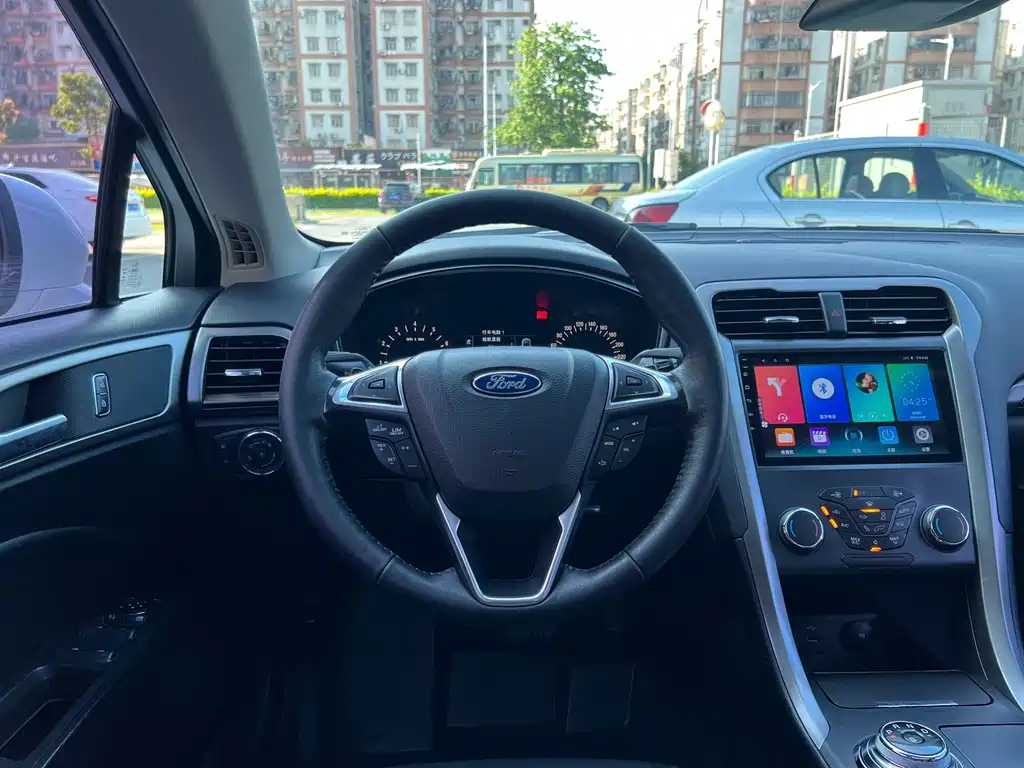 Ford Mondeo 2018 — фото 18
