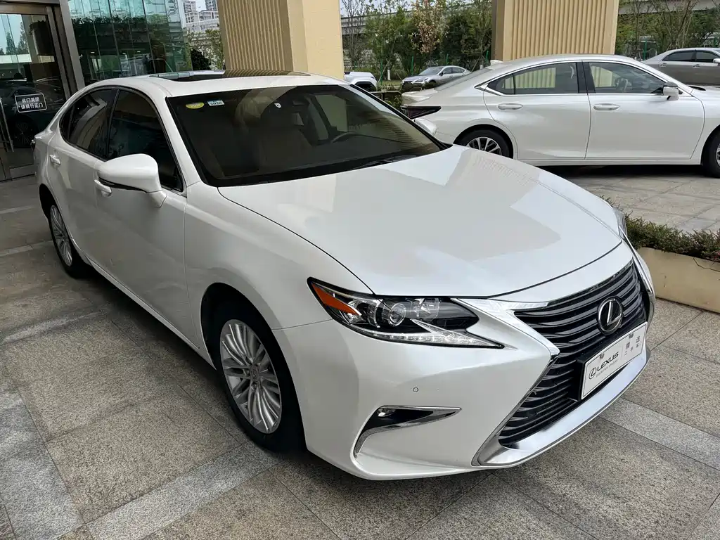 Lexus ES 2018 — фото 3