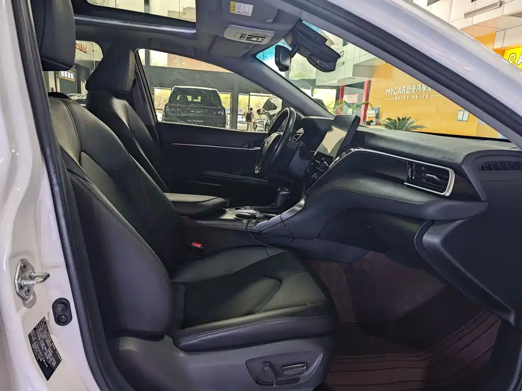 Toyota Camry 2022 — фото 14