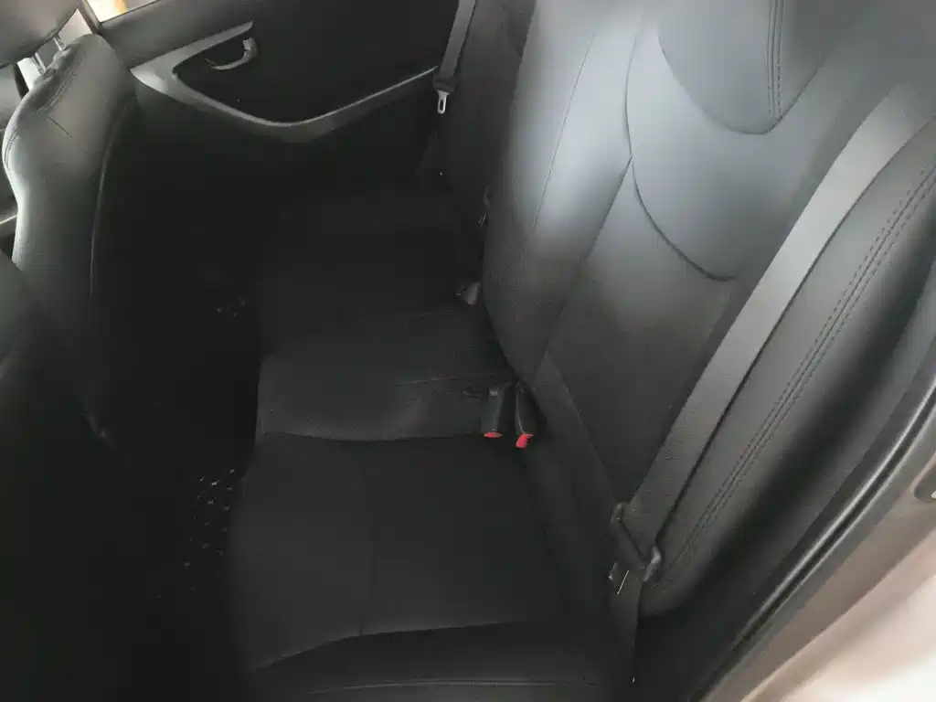 Hyundai Elantra 2017 — фото 13