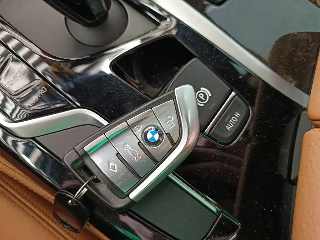 BMW 5 Series 2018 — фото 17