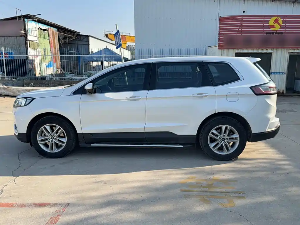 Ford Edge 2021 — фото 24