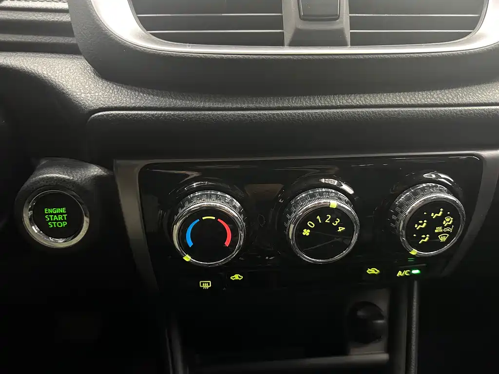 Toyota Yaris L 2022 — фото 15